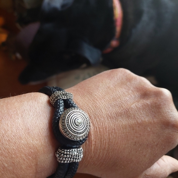 Interchangeable Unisex Pendant Bracelet (includes 2 pendants) - Picture 4 of 8